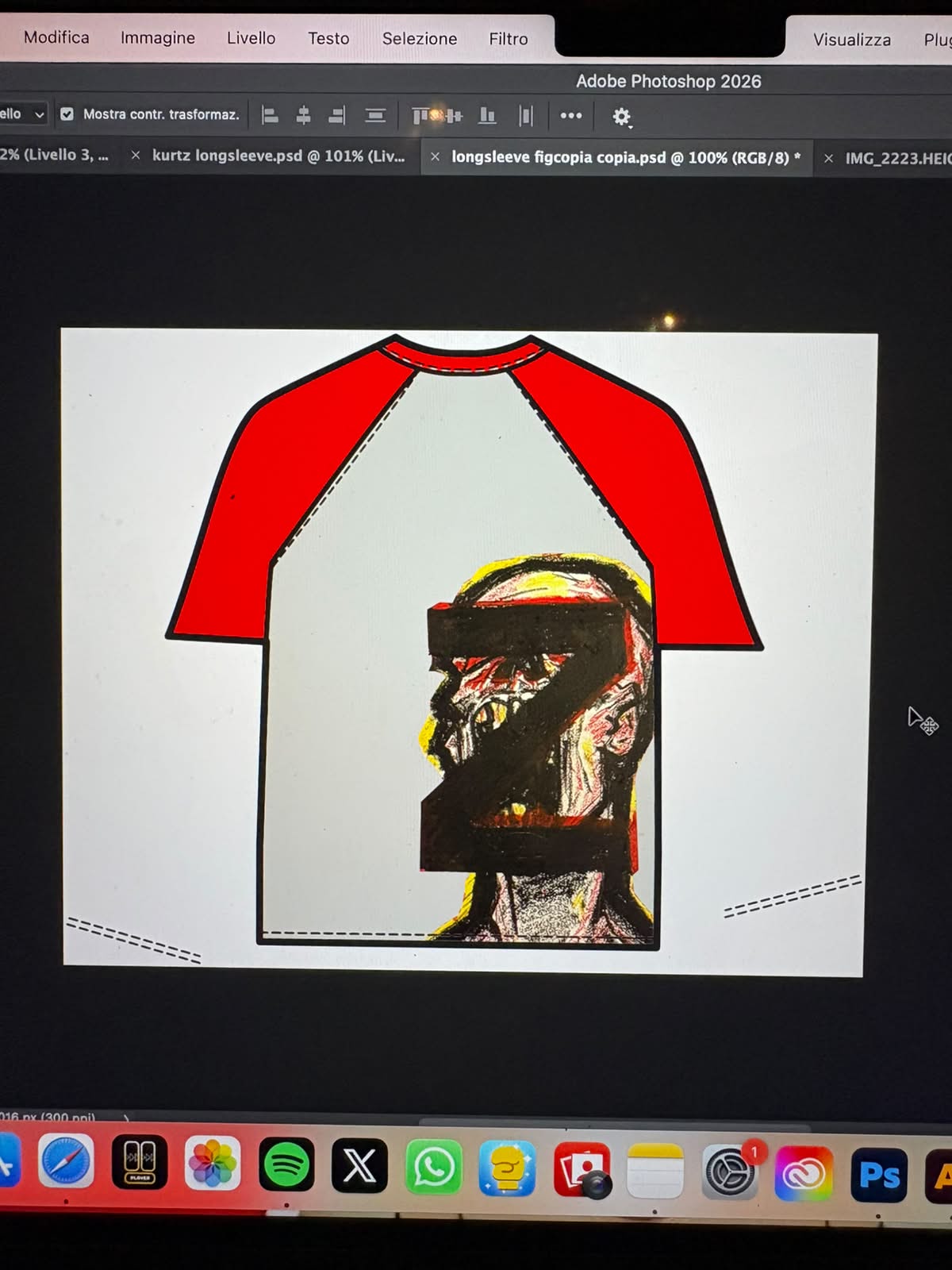 Studio originale della variante con maniche rosse